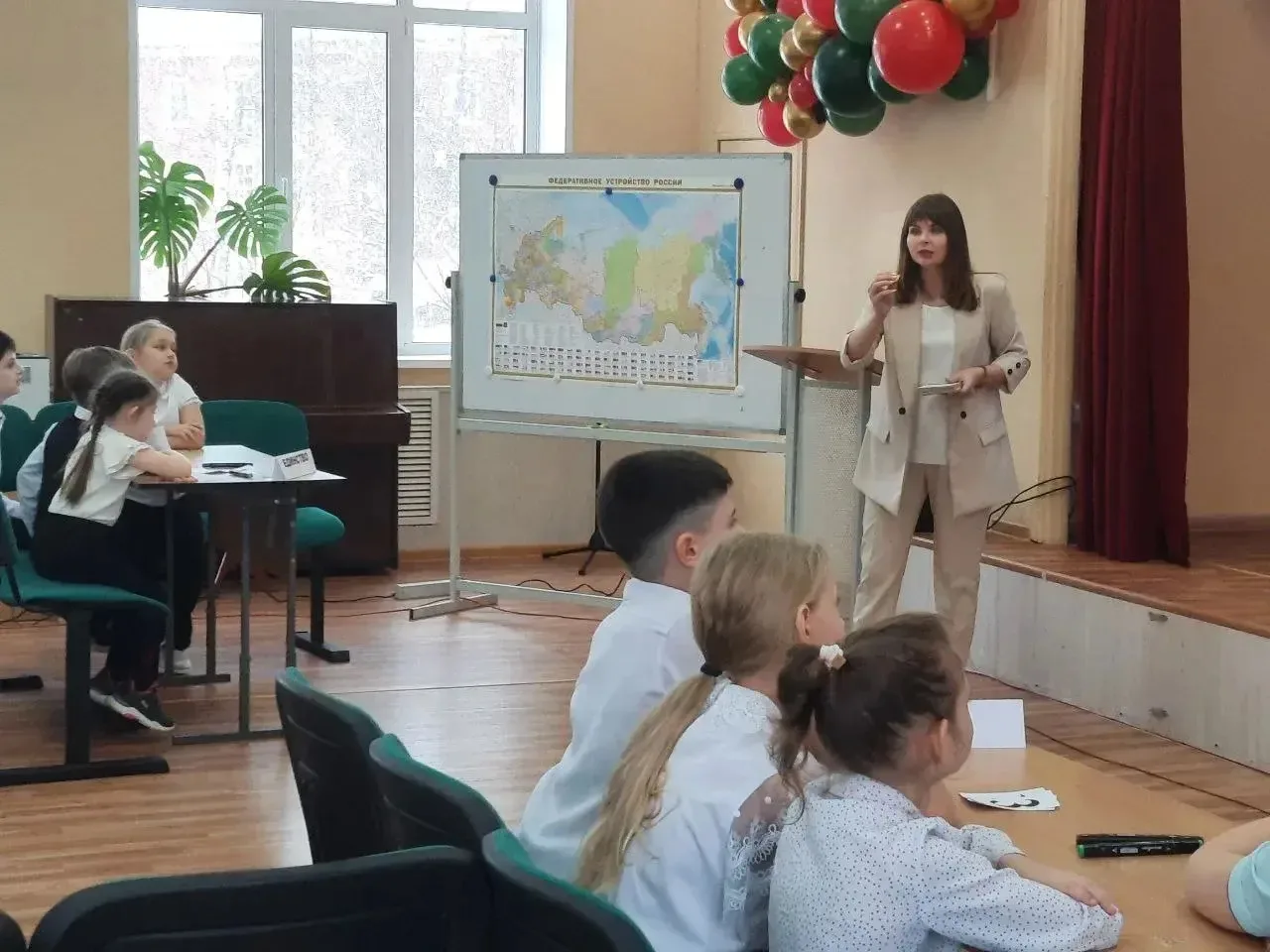 "Самый классный классный 2026" в лицах:  Батанова Светлана Эдуардовна - учитель начальных классов.  