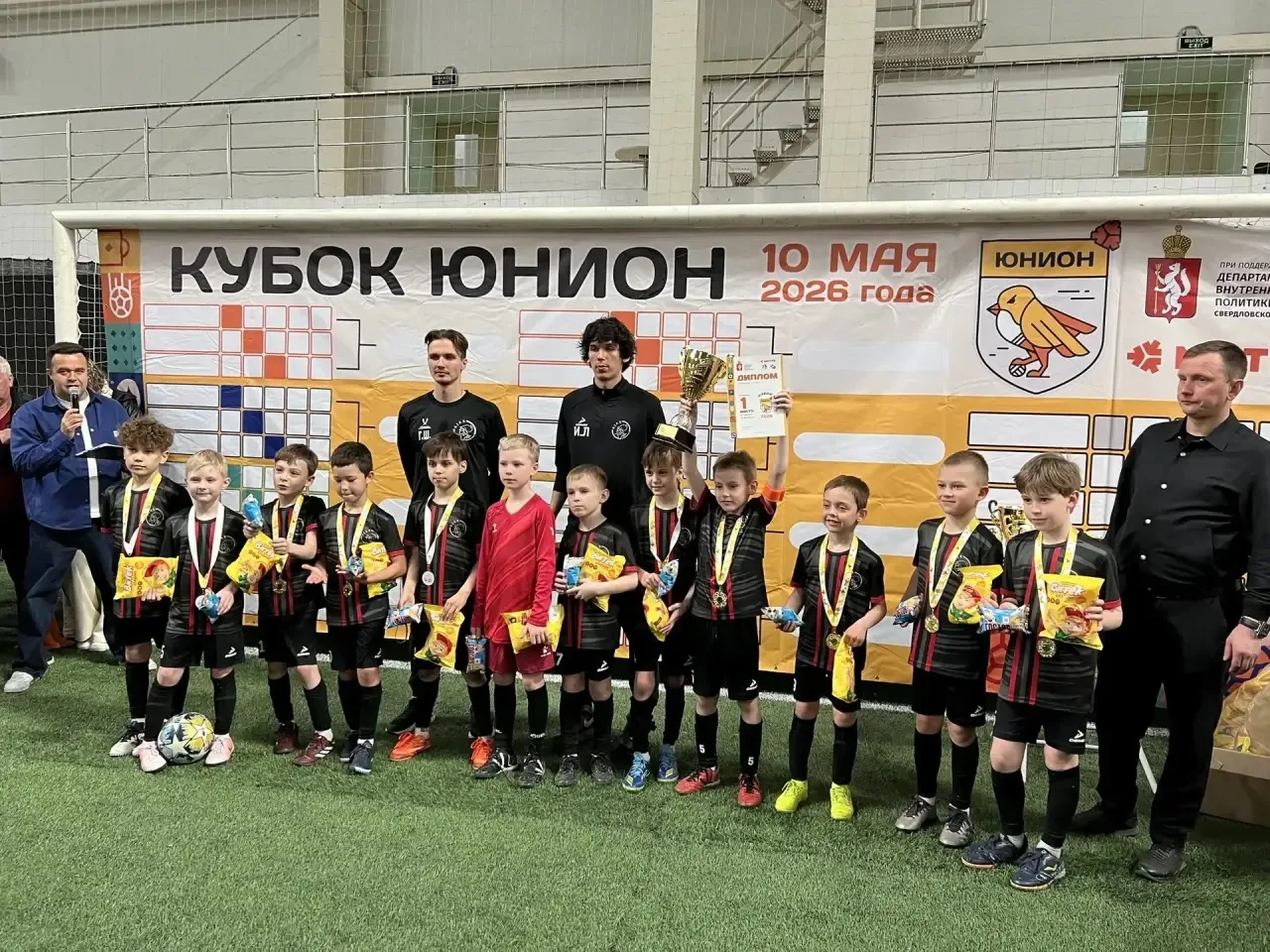 🎉 Длинные праздничные выходные прошли с пользой!  🏅 Ученик 1 «Г» класса Самохвалов Илья в составе ко