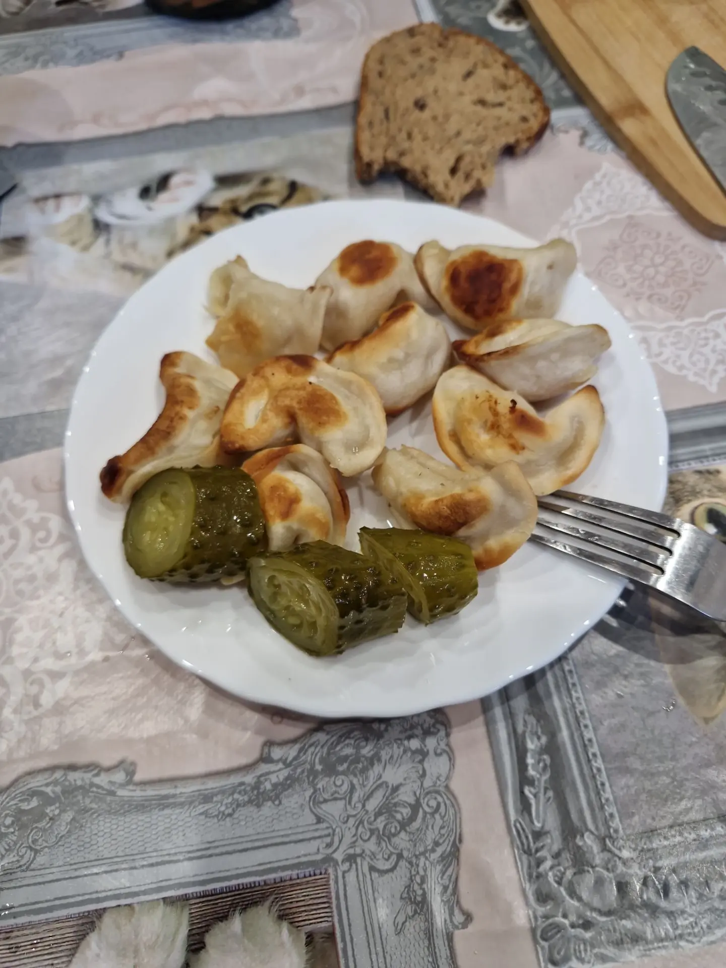 А вчера жарила вареники с картошкой. Мне так даже больше понравились.
