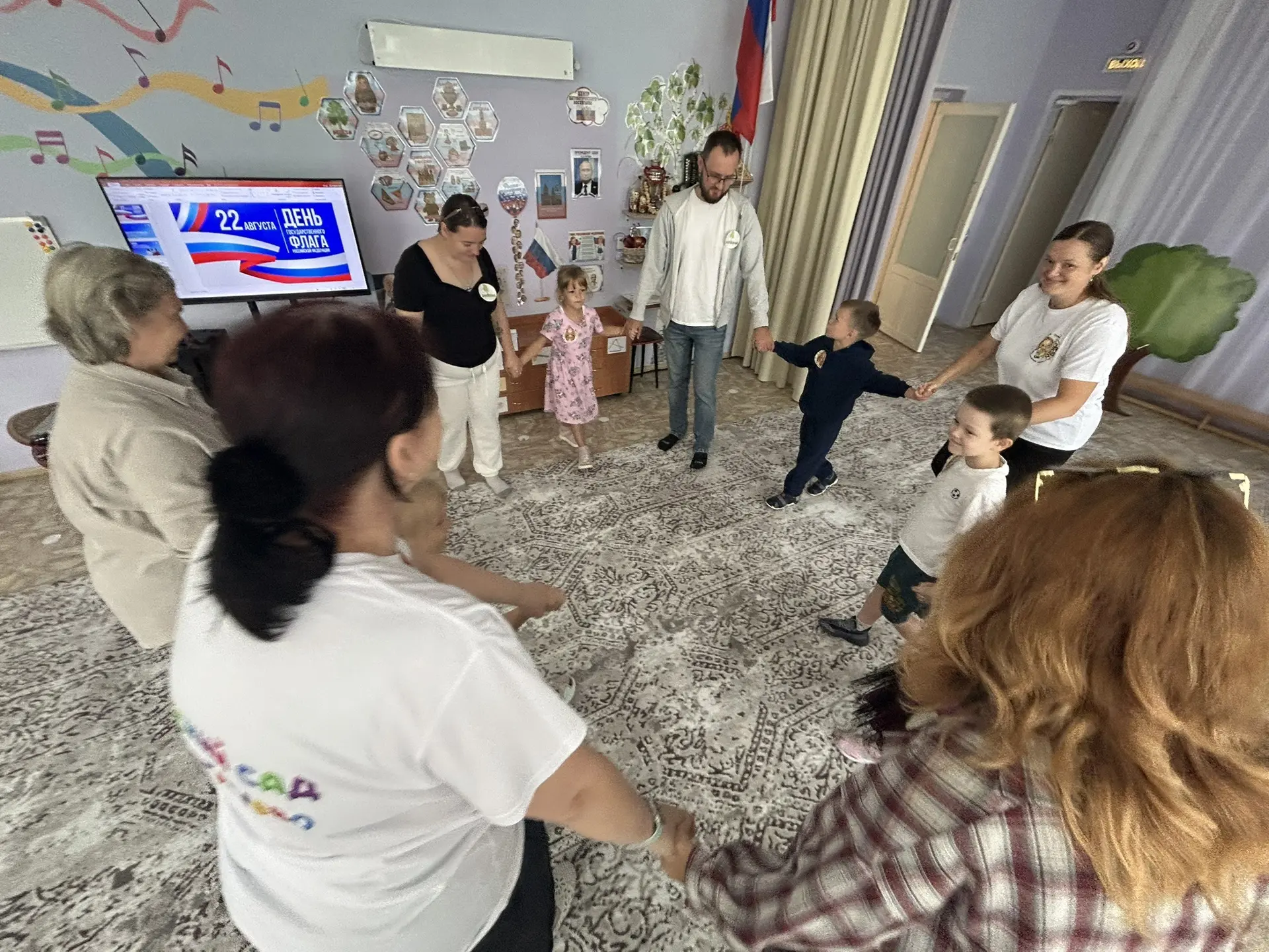 🇷🇺 День Российского флага в детском саду: интеллектуальная игра «Символы России»!