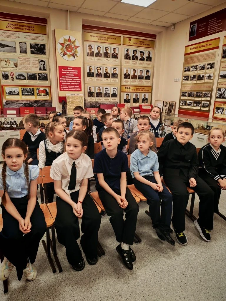 Сегодня, 26 марта, учащиеся   1б класса в рамках трека "Орленок - хранитель исторической памяти" кур