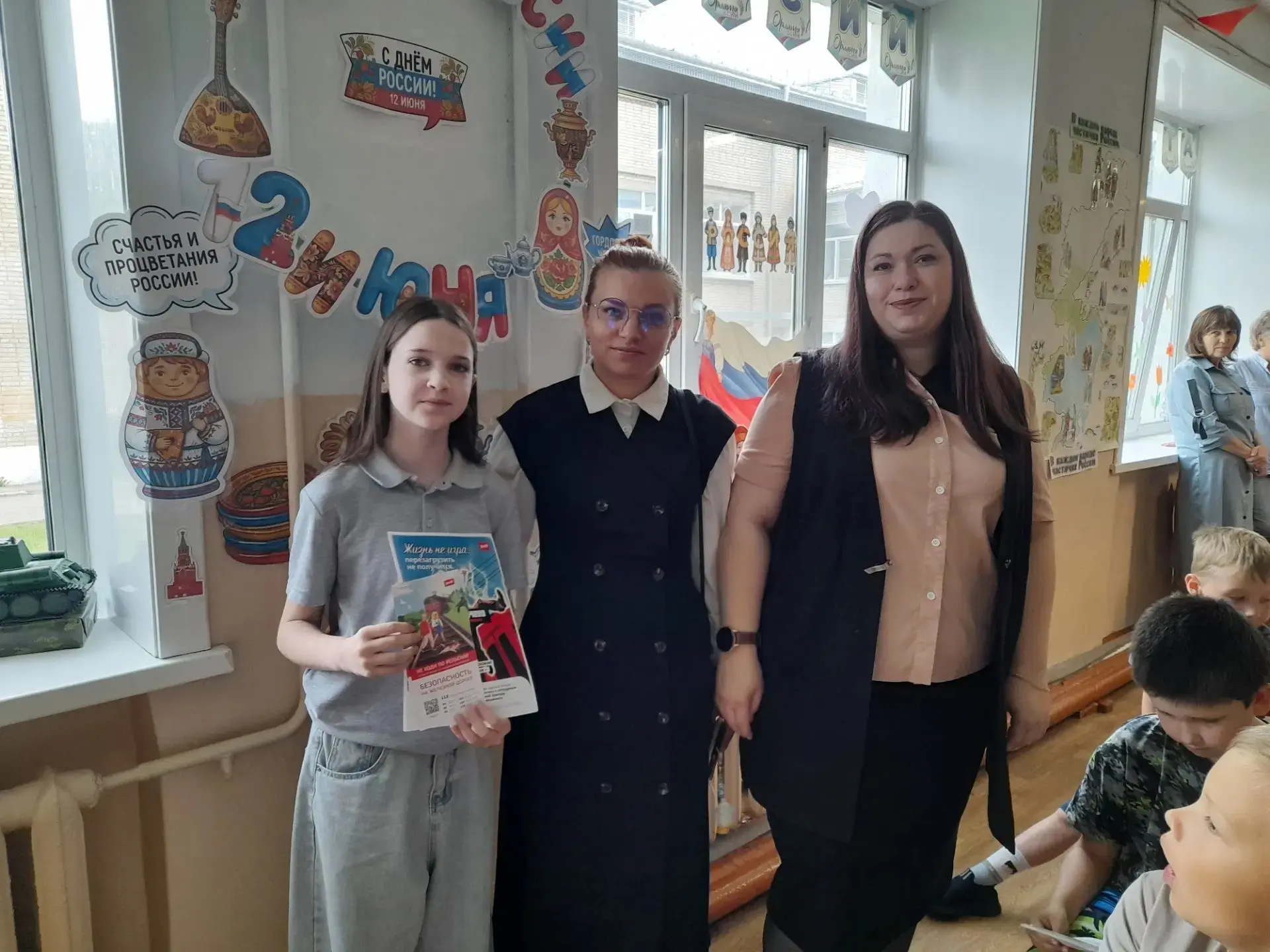 Сегодня на пришкольном лагере провела профилактическую беседу по  правилам поведения на железной дор