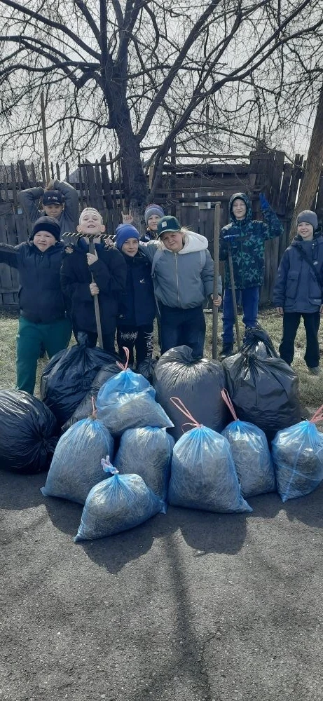 🌱 В рамках "Дня Эколят"  для Орлят России в нашей школе был организован субботник🍀  Ребята дружно на