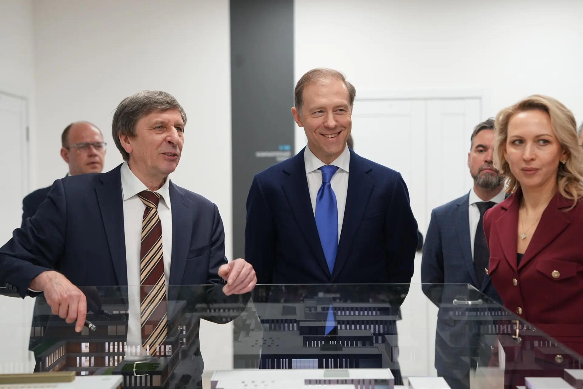 Денис Мантуров с рабочей поездкой посетил Саров   📍Первый вице-премьер в рамках рабочей поездки в Са