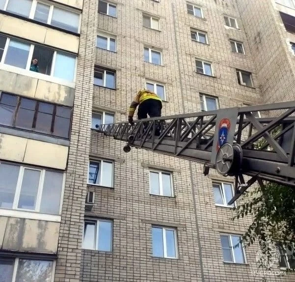 Малыш за закрытой дверью

Новоалтайские пожарные, бойцы 26 пожарно-спасательной части, выезжали для 