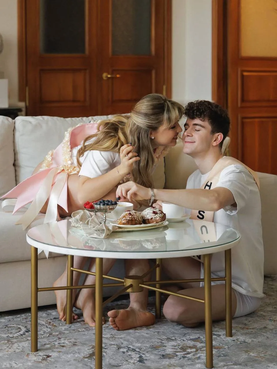 💍 Аня Покров и Артур Бабич поделились первой фотосессией в статусе мужа и жены  🎧 Новая Музыка - Под