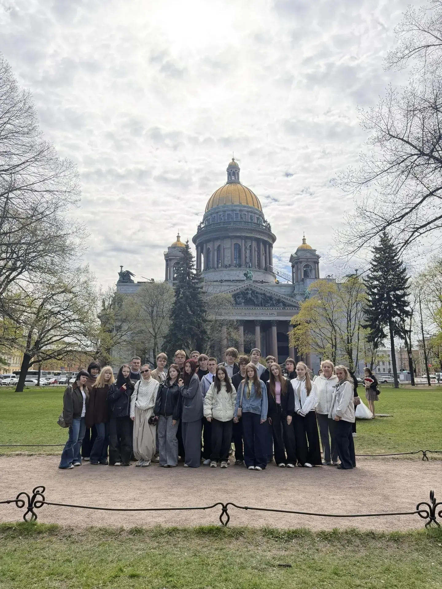Культурная суббота: Десятиклассники покоряют Санкт-Петербург! 🤩  Наши десятиклассники провели незабы