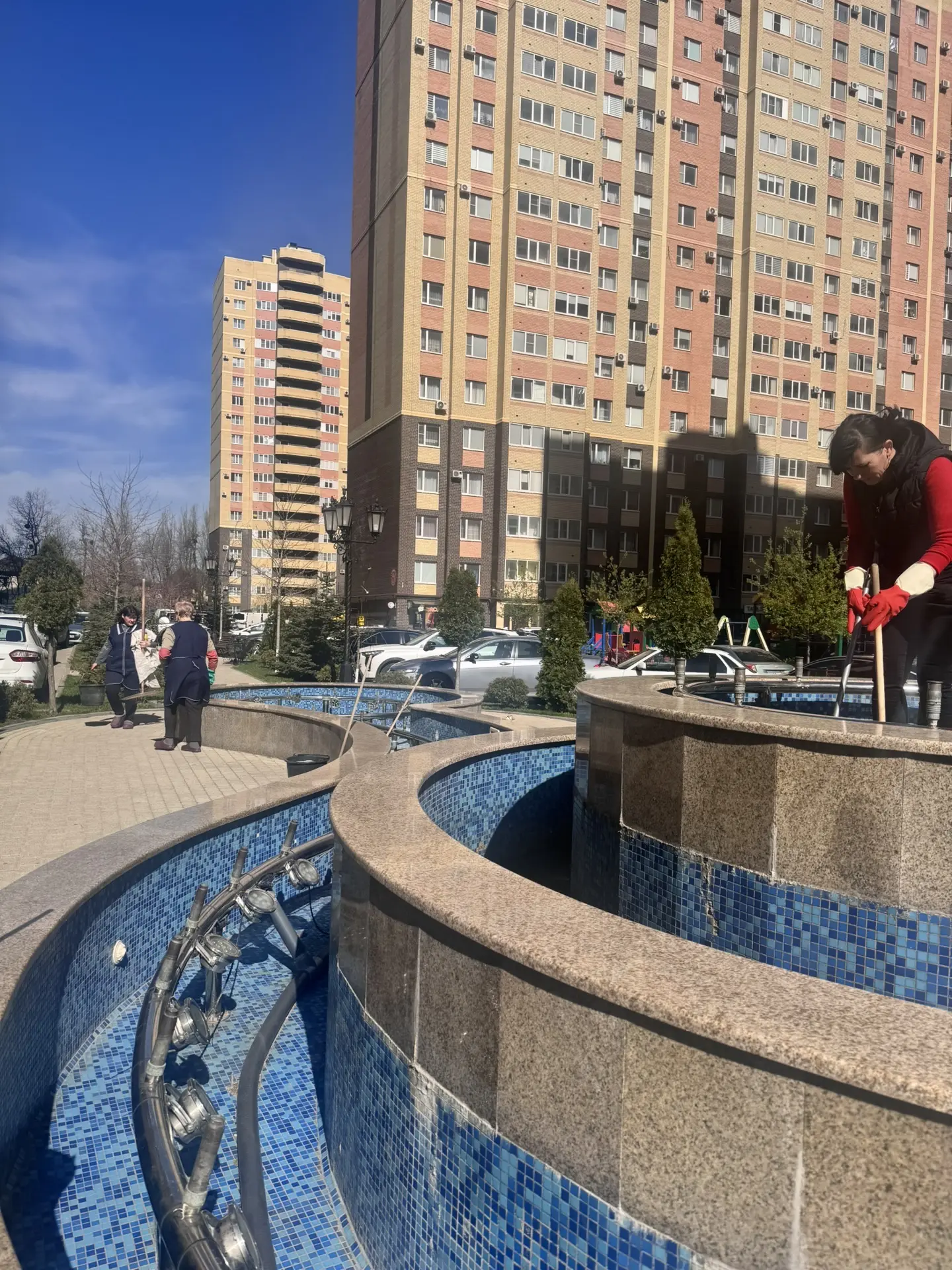 Уважаемые жители! 🌼  Мы активно готовимся к открытию сезона фонтана⛲️в ЖК Солнечный круг. 🛠️В этом г