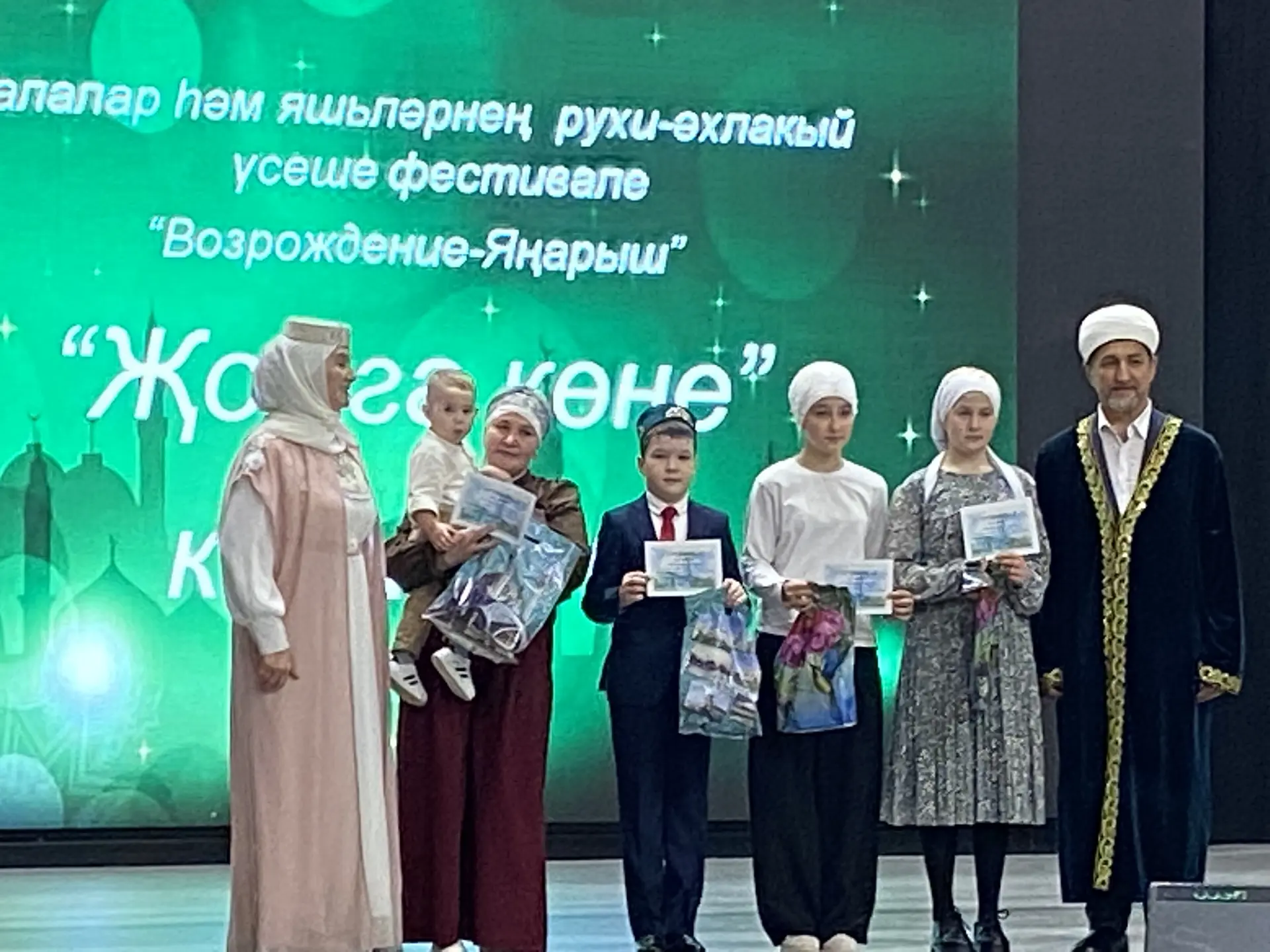 Сегодня в районном доме культуры состоялась торжественная церемония награждения победит...