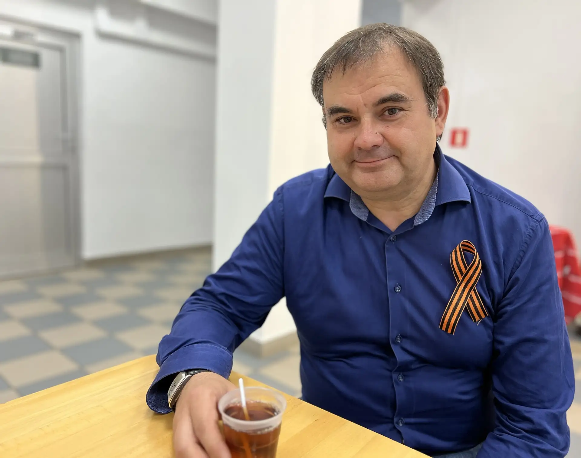 Центр крови вручил донорам Подмосковья георгиевские ленточки в канун Дня Победы  🕊️Сотрудники Москов