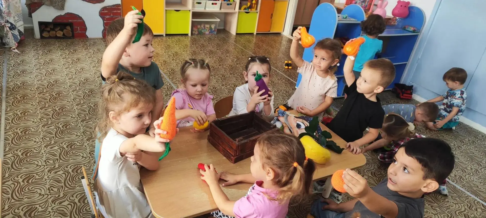 Сегодня мы с малышами отправились в удивительное путешествие — в мир русской народной с...