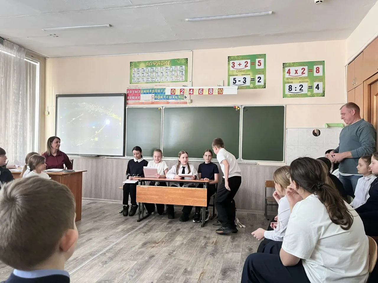 «Моя мама лучше всех»: как в 4В классе прошло собрание со слезами радости  11 марта в 4В классе (отр