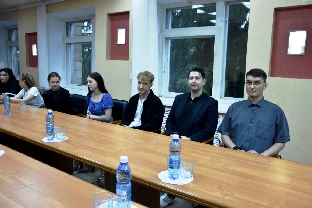 Молодым педагогам вручена премия Главы Калачинского района


В канун Дня молодёжи молодым педагогам 