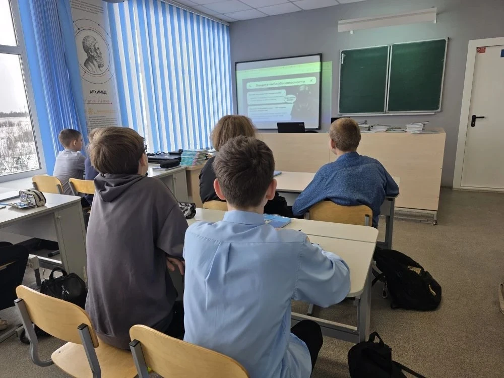 ТЁМНАЯ СТОРОНА ИСКУССТВЕННОГО ИНТЕЛЛЕКТА 📍16 апреля Ионат Е.В. провела для учеников 7-х классов тема