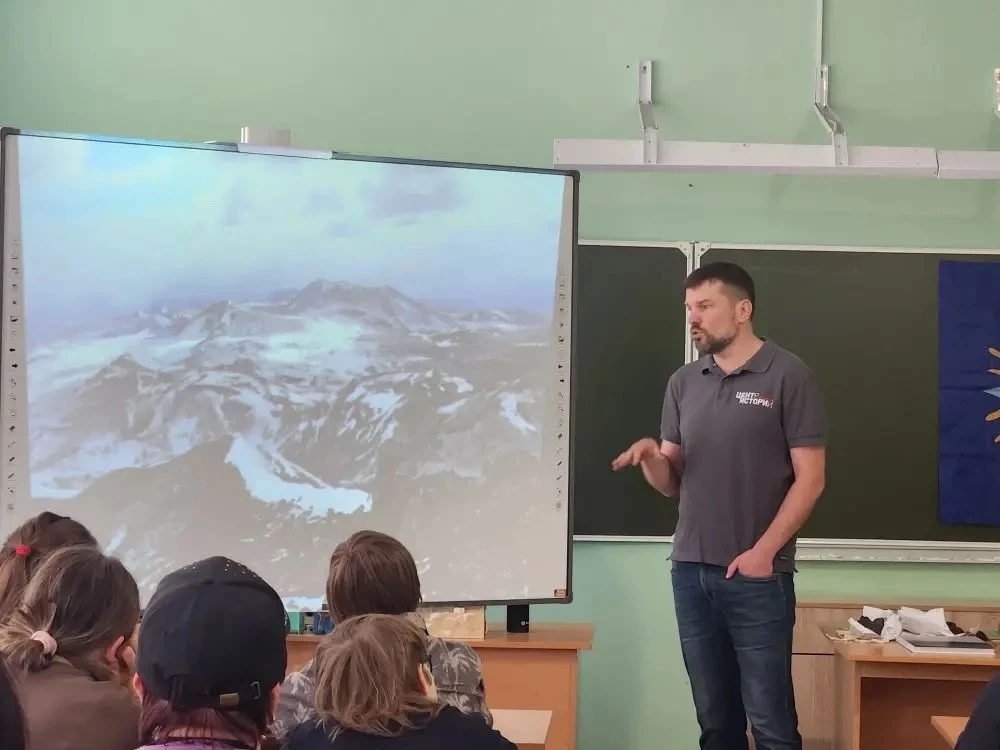 Сегодня в рамках программы школьного туристско-краеведческого клуба "Лётное поле" состоялась встреча