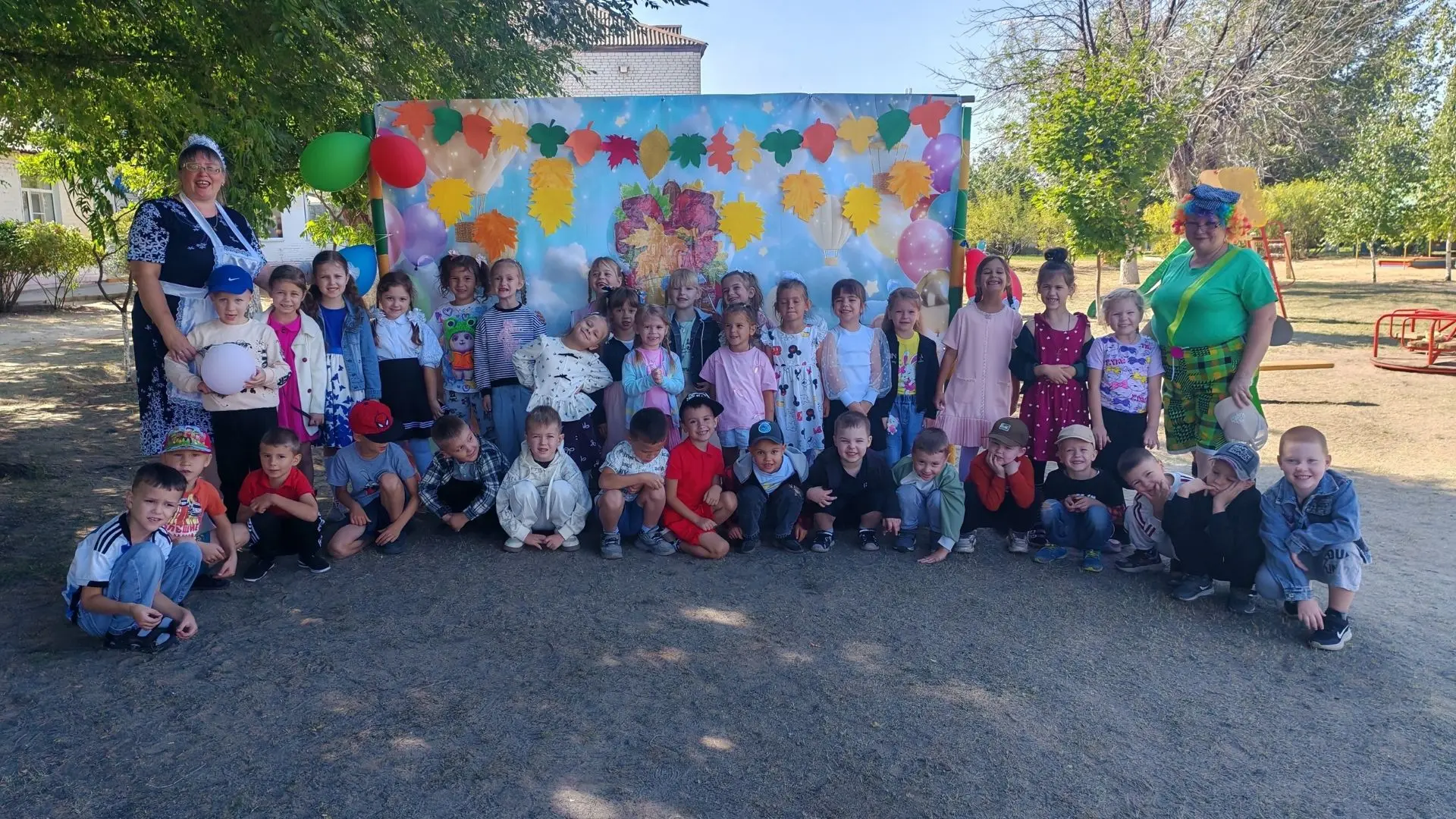 🎉 С Днём знаний, друзья! 🎉