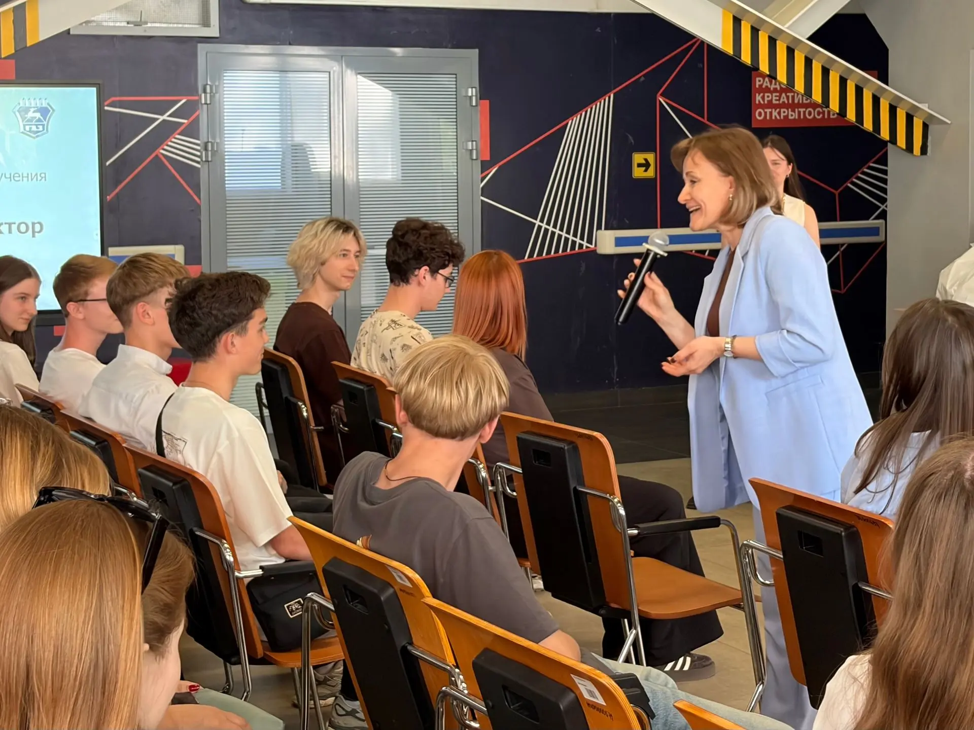🎓 Будущее начинается сегодня: школьники получили первые рабочие профессии в Мининском университете  