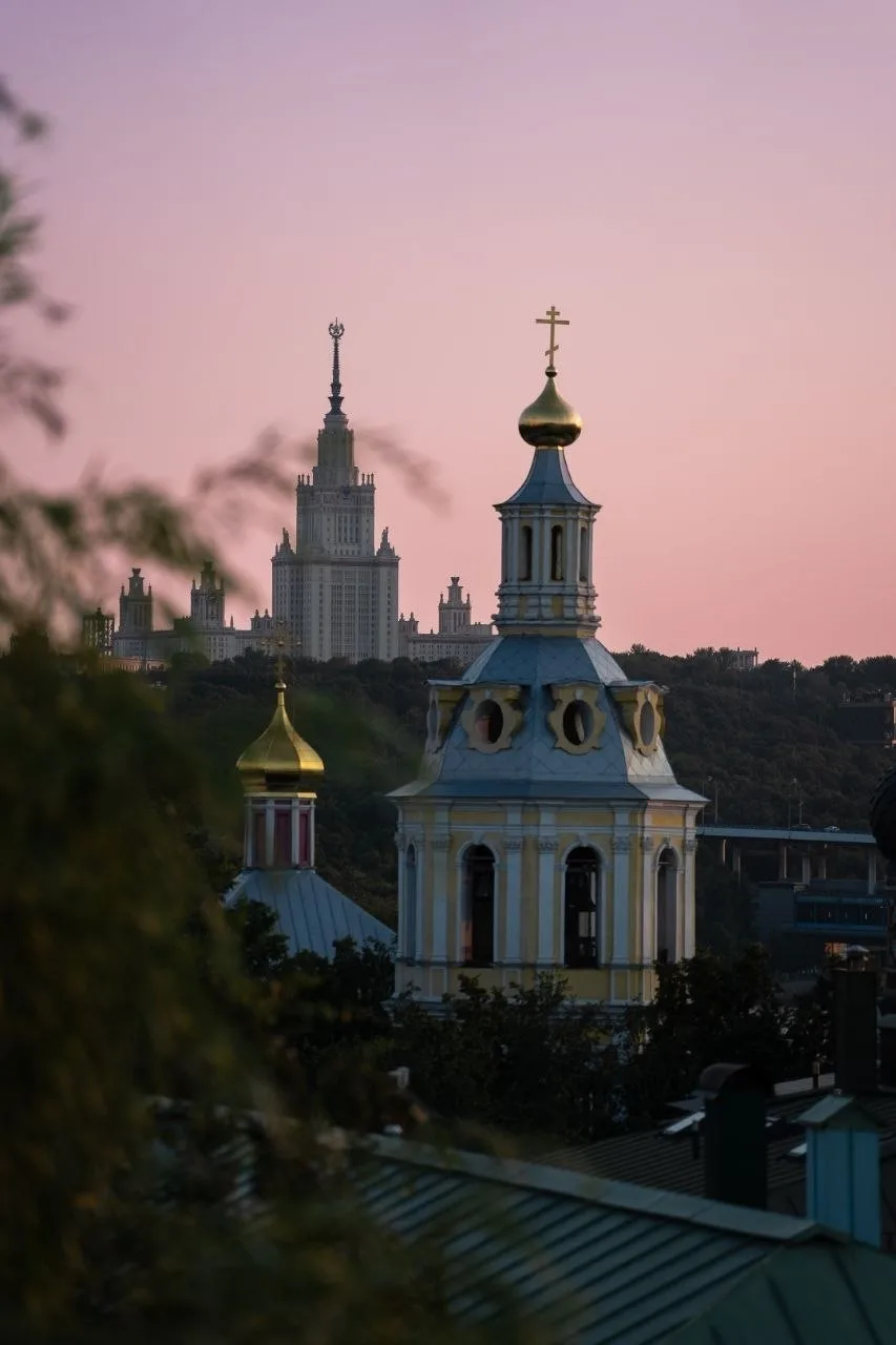 Бесплатная смотровая площадка у здания РАН.