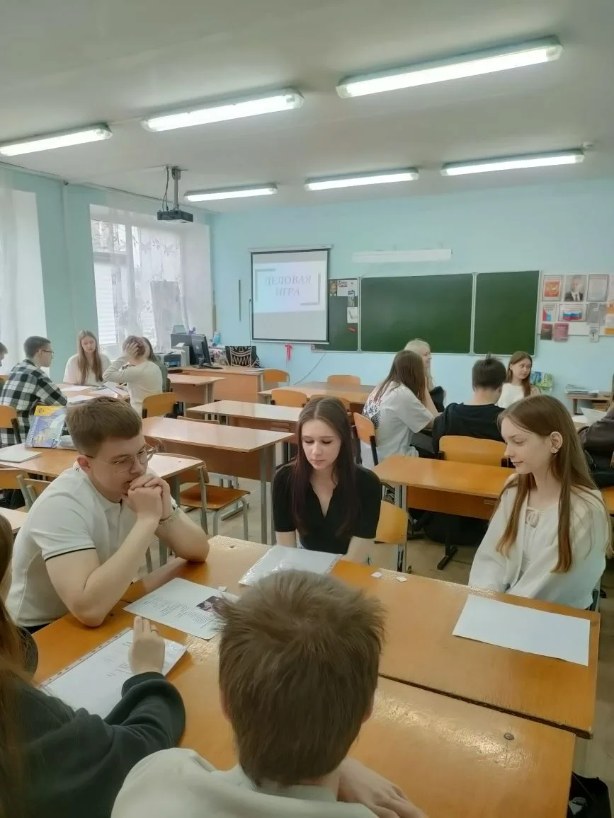 Наши одиннадцатиклассники приняли участие в Деловой игре «Успешное собеседование при устройстве на р