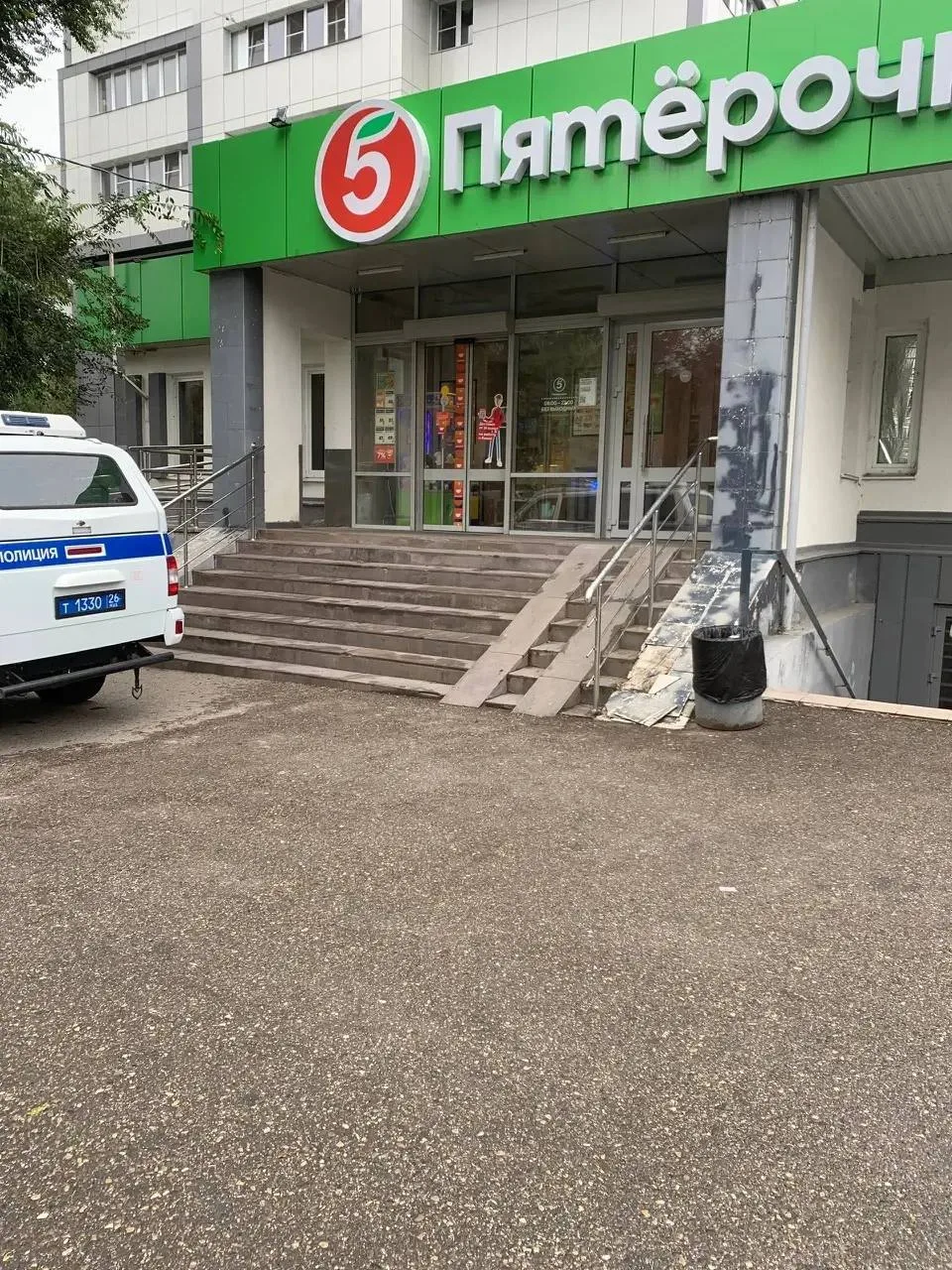В Кисловодске оперативные службы проверяют подозрительный предмет, обнаруженный на улиц...