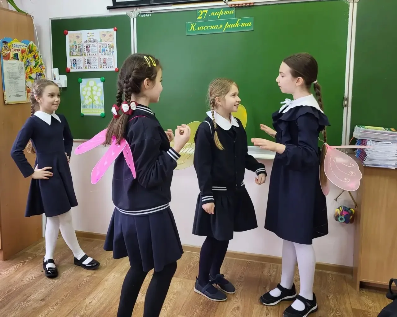 🎭 27 марта — Всероссийский день театра! 🎭   Сегодня в нашей школе этот праздник прошёл на одной волн