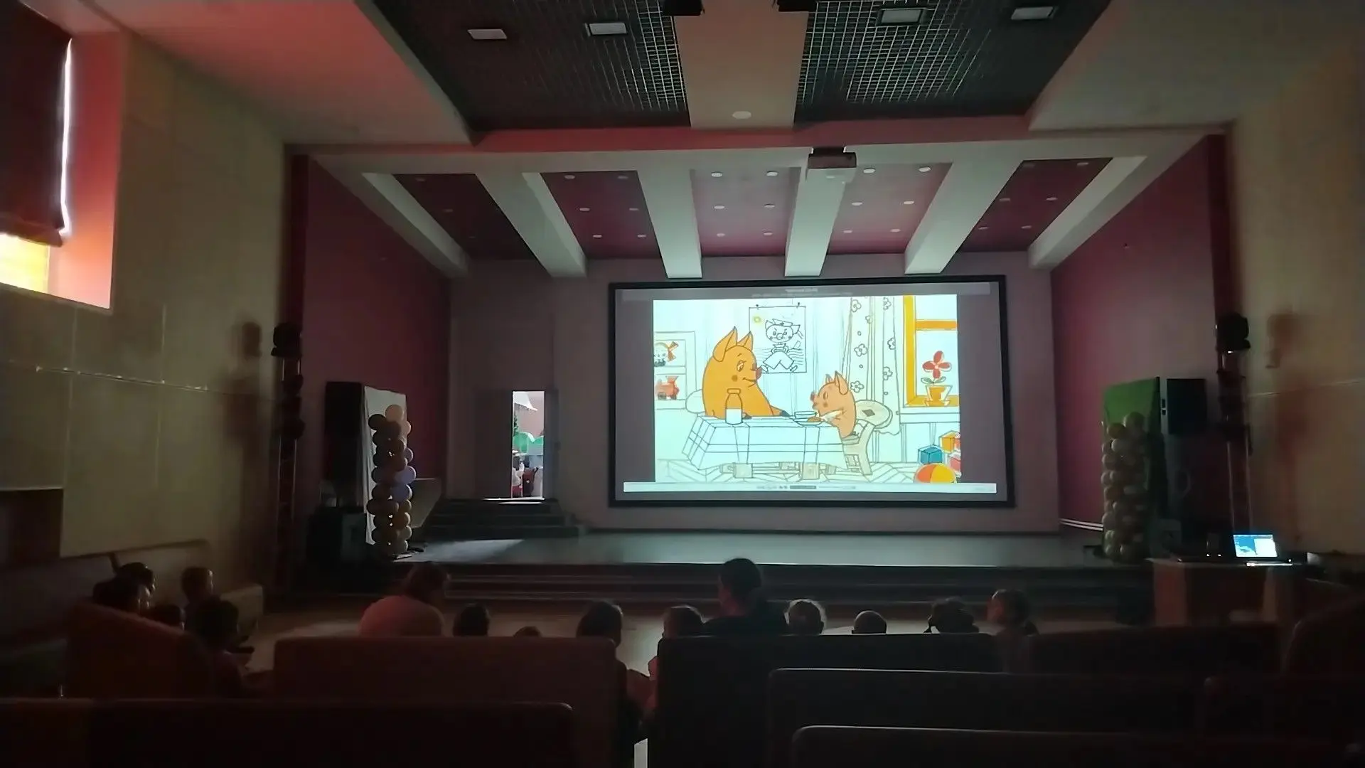 🎬 В Доме культуры села Прохоры прошёл показ мультфильма «Чуня» для детей. Это советски...