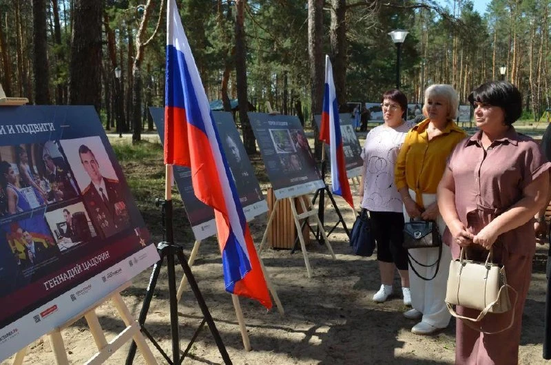 В Новоайдаре ЛНР открылась передвижная выставка РВИО «Герои и подвиги» 

Она размещена в Парке Дружб