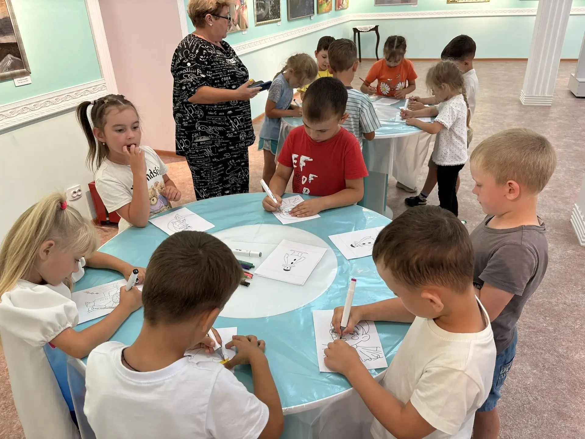 🎭 Экскурсия в музей

📌 Воспитанники старшей и подготовительной групп посетили персональную выставк