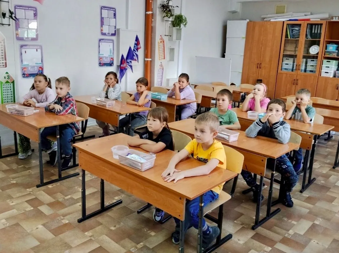 🔥ПЕРВЫЙ КЛАСС НА «ОГНЕННОЙ ДУГЕ»: ШКОЛЬНИКИ СОЗДАЛИ МАКЕТ ТАНКОВОГО СРАЖЕНИЯ В ЧЕСТЬ 8...