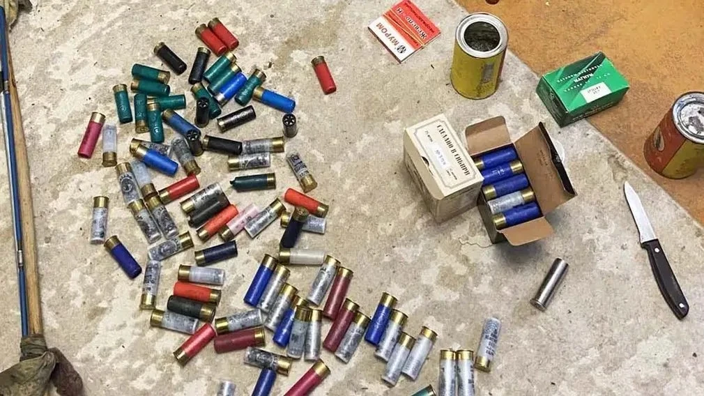 ⚖️ Порох, патроны и незарегистрированное ружьё нашли у брянца