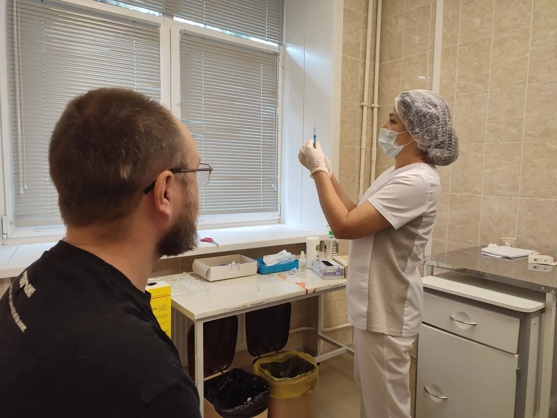 Порадуйте бабушек и дедушек, приведя их на вакцинацию от клеща.