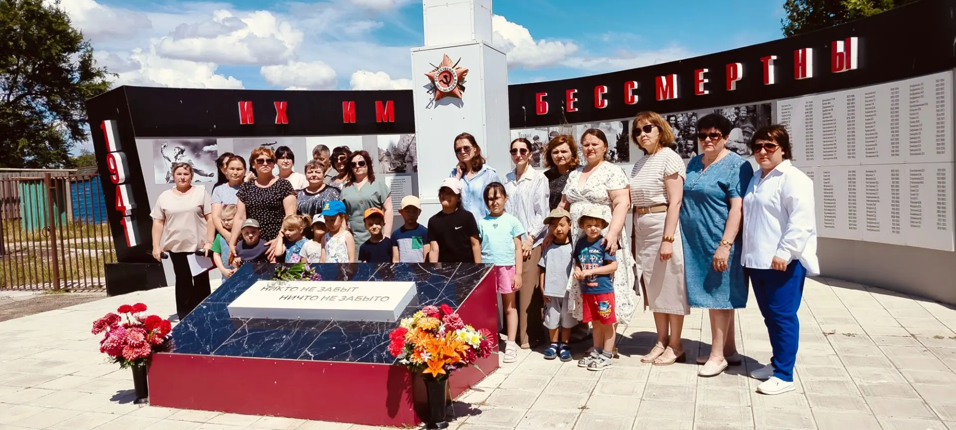 🕯 День памяти и скорби

Сегодня наша страна вспоминает одну из самых трагических дат в истории. 85 
