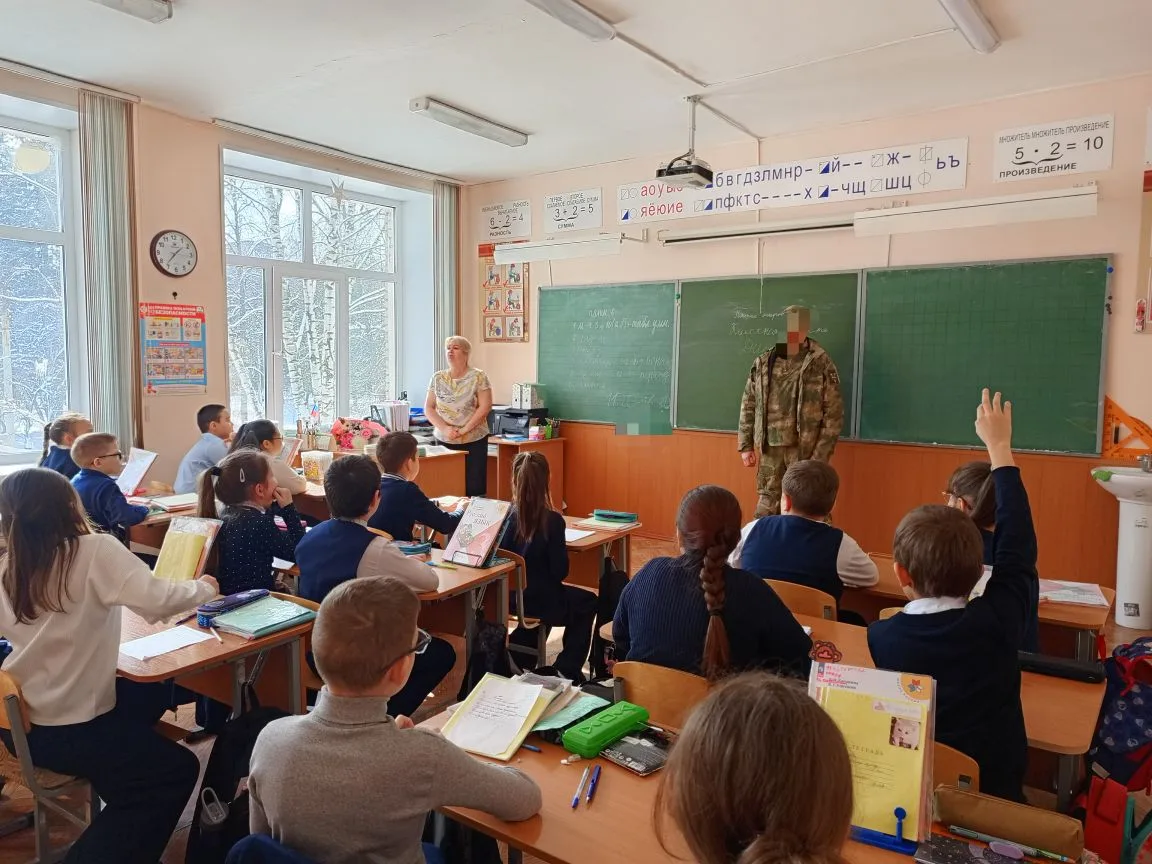 🇷🇺"Живая история": Крымская весна и герои наших дней!      На этой неделе в 3 «Б» классе произошло в