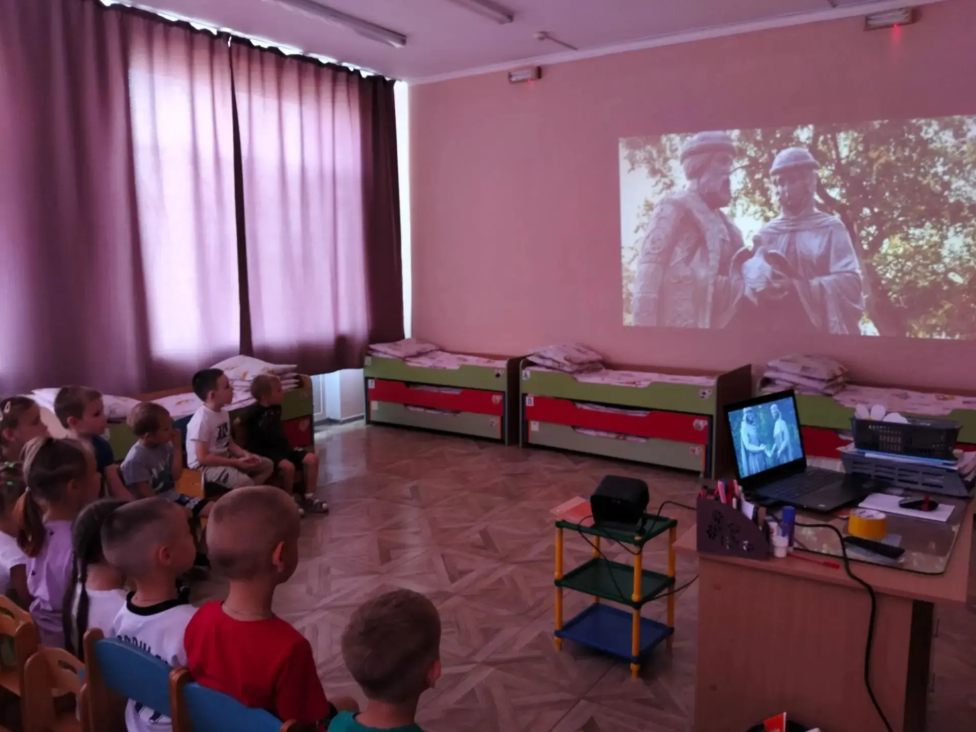 8 июля ребята нашего сада готовили своим семьям небольшие подарки в честь праздника. Каждая ромашка 