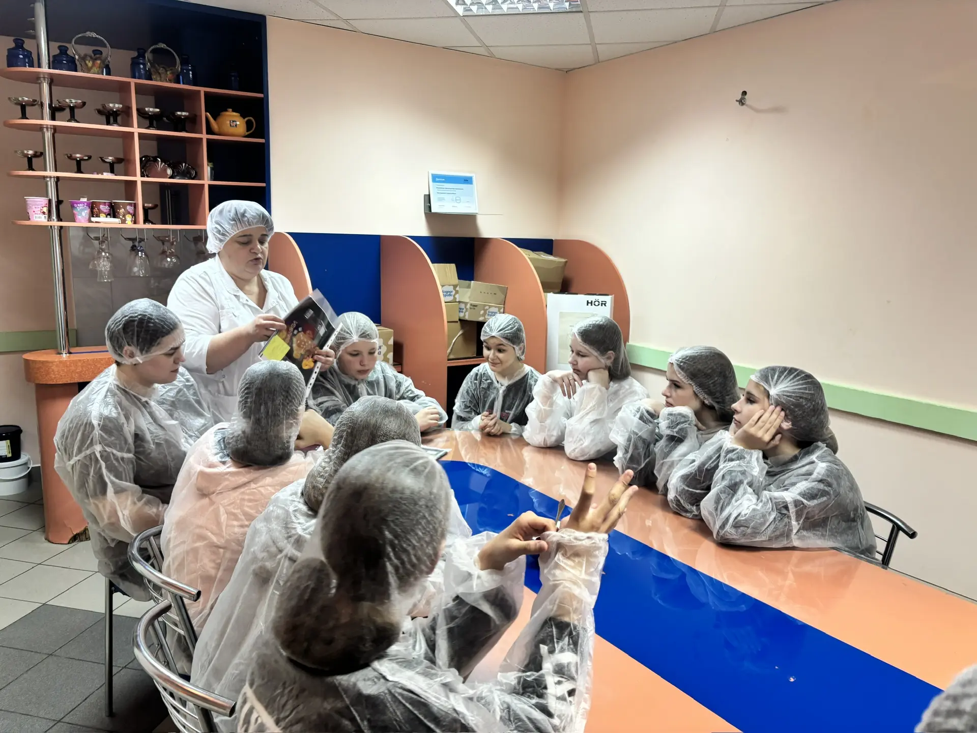 Сладкое приключение 6А класса на Белгородском хладокомбинате! 🍦❄️  В четверг наш 6А класс отправился