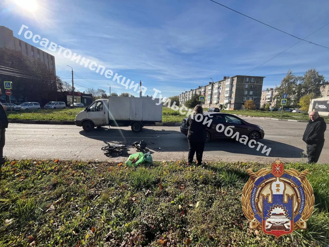 В Новомосковске автомобиль столкнулся с электровелосипедом
