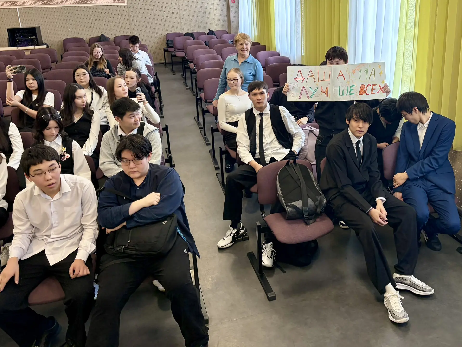 🌸Поздравляем участниц конкурса «Мисс Весна»!🌸     Накануне 8 Марта в нашей школе прошёл конкурс крас