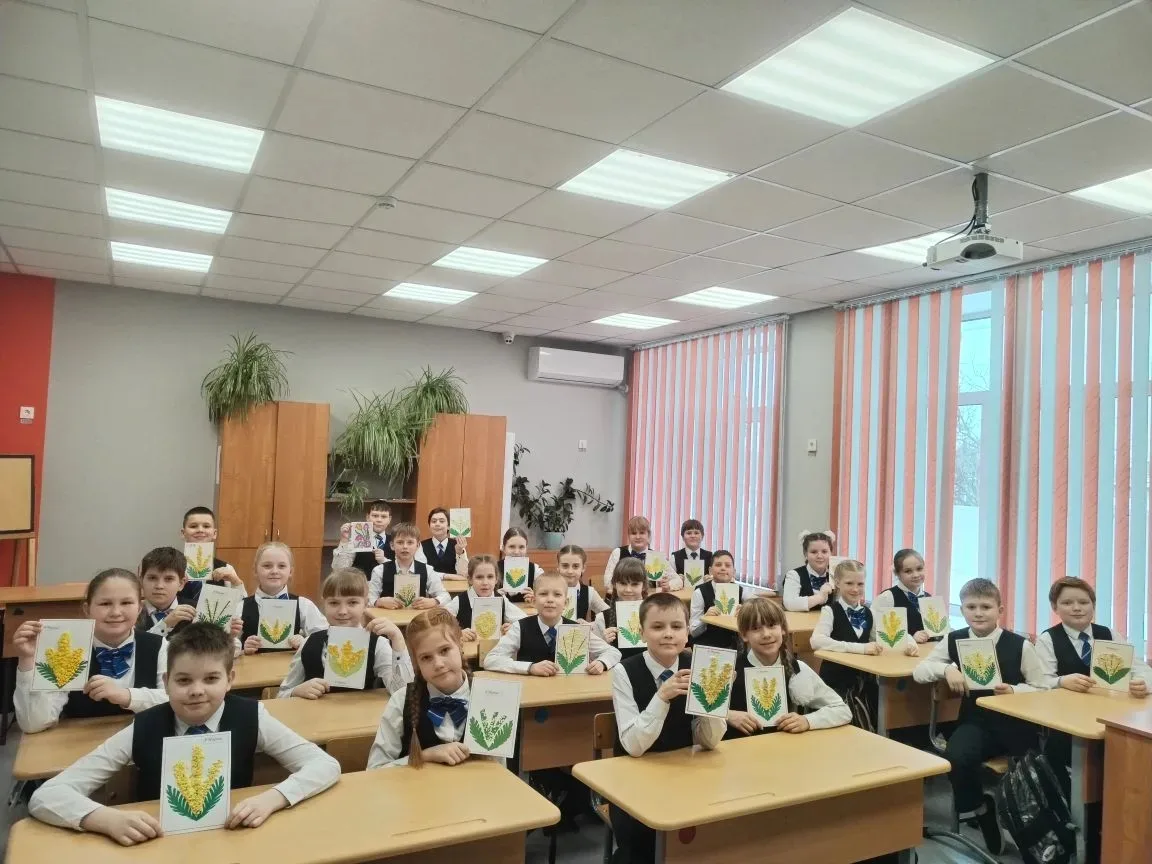 Учащиеся начальной школы  сделали подарки своим мамам на 8 марта. Каждый ребенок с большим энтузиазм