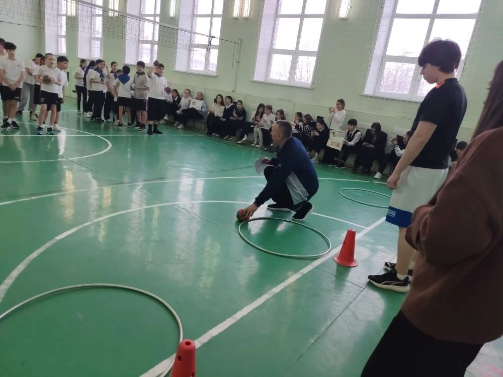 💪🇷🇺Сегодня в нашей школе прошла спортивная эстафета  «Этнические игры» среди учащихся 5-х классов в 