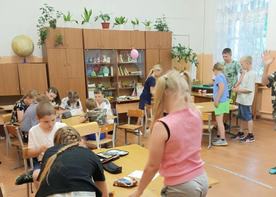 В нашем лагере прошли мероприятия, посвящённые Дню России. Ребята посмотрели видеоролик по теме праз