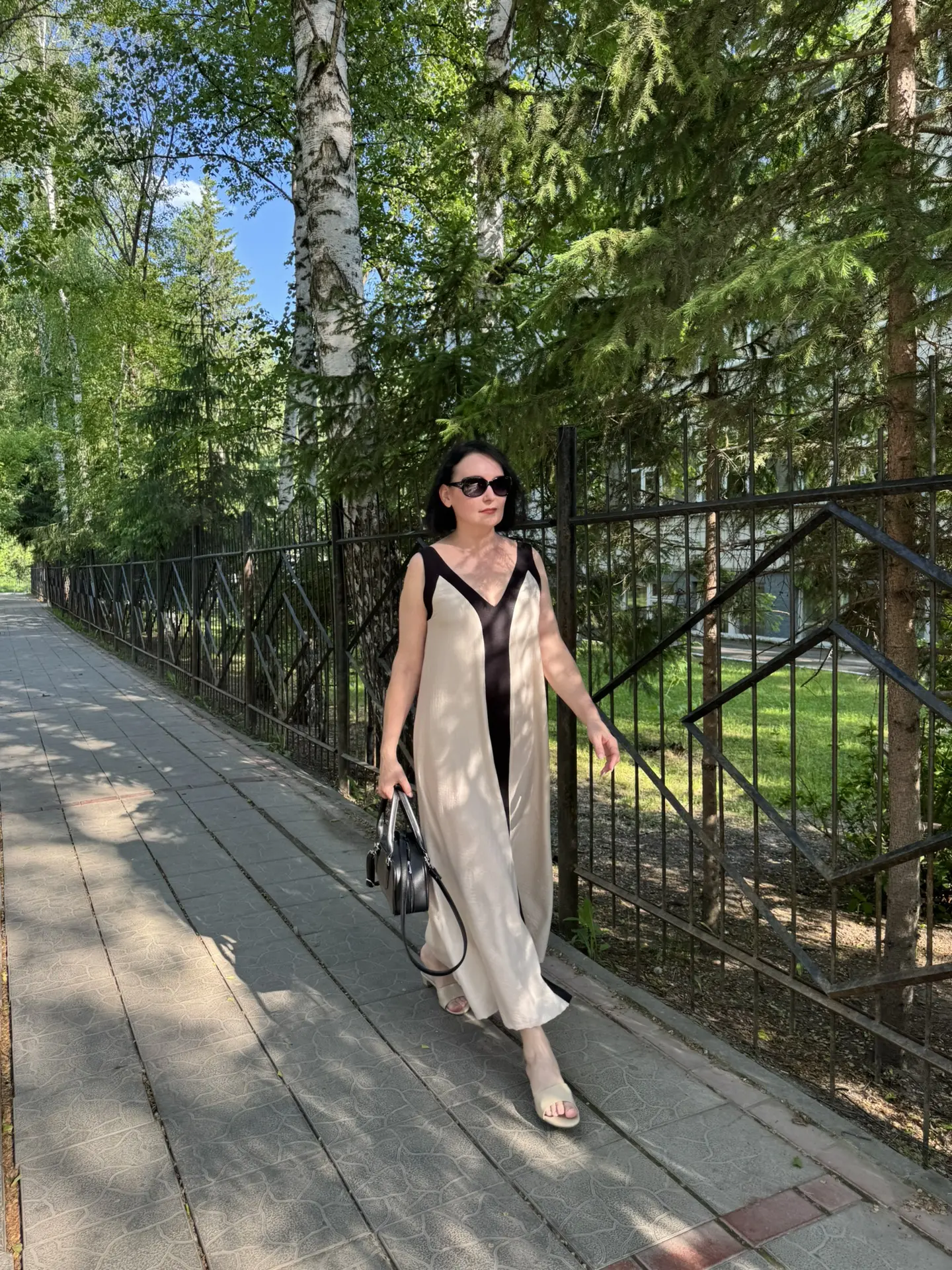 Летние прогулки в роскошном платье. Без лишней скромности 😊
