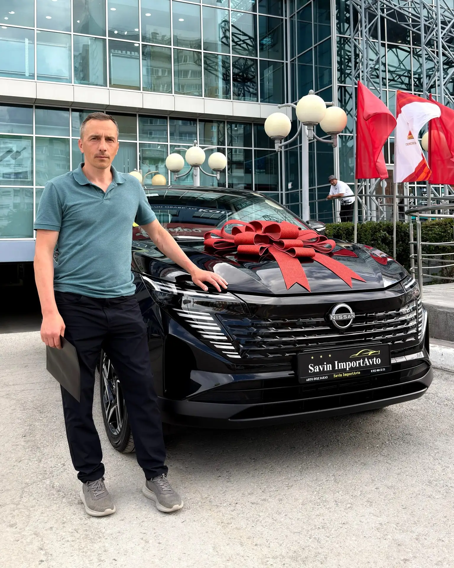 Вручили ключи от новенького Nissan Qashqai Ивану Павловичу, он лично приехал из Нижневартовска за св