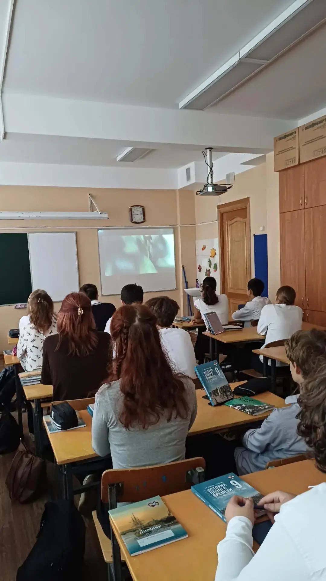 🤝Сегодня в нашей школе прошли тематические классные часы, на которых педагоги и ученик...