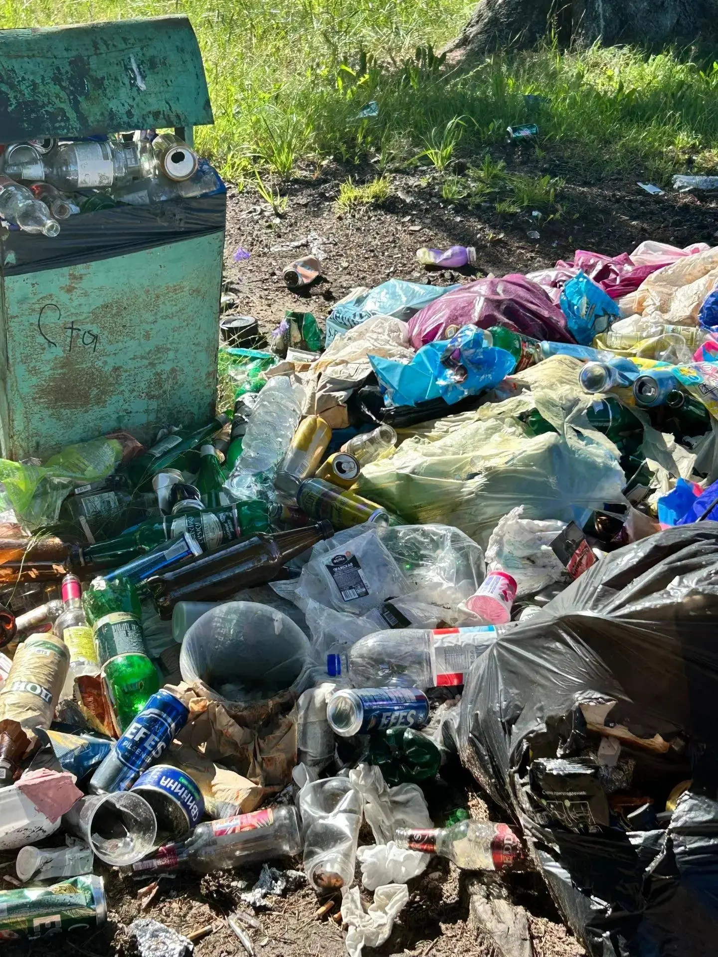 ♻️ «Мусор не от нехватки бачков, он в головах».
Именно так ситуацию с мусором на пляжах прокомментир