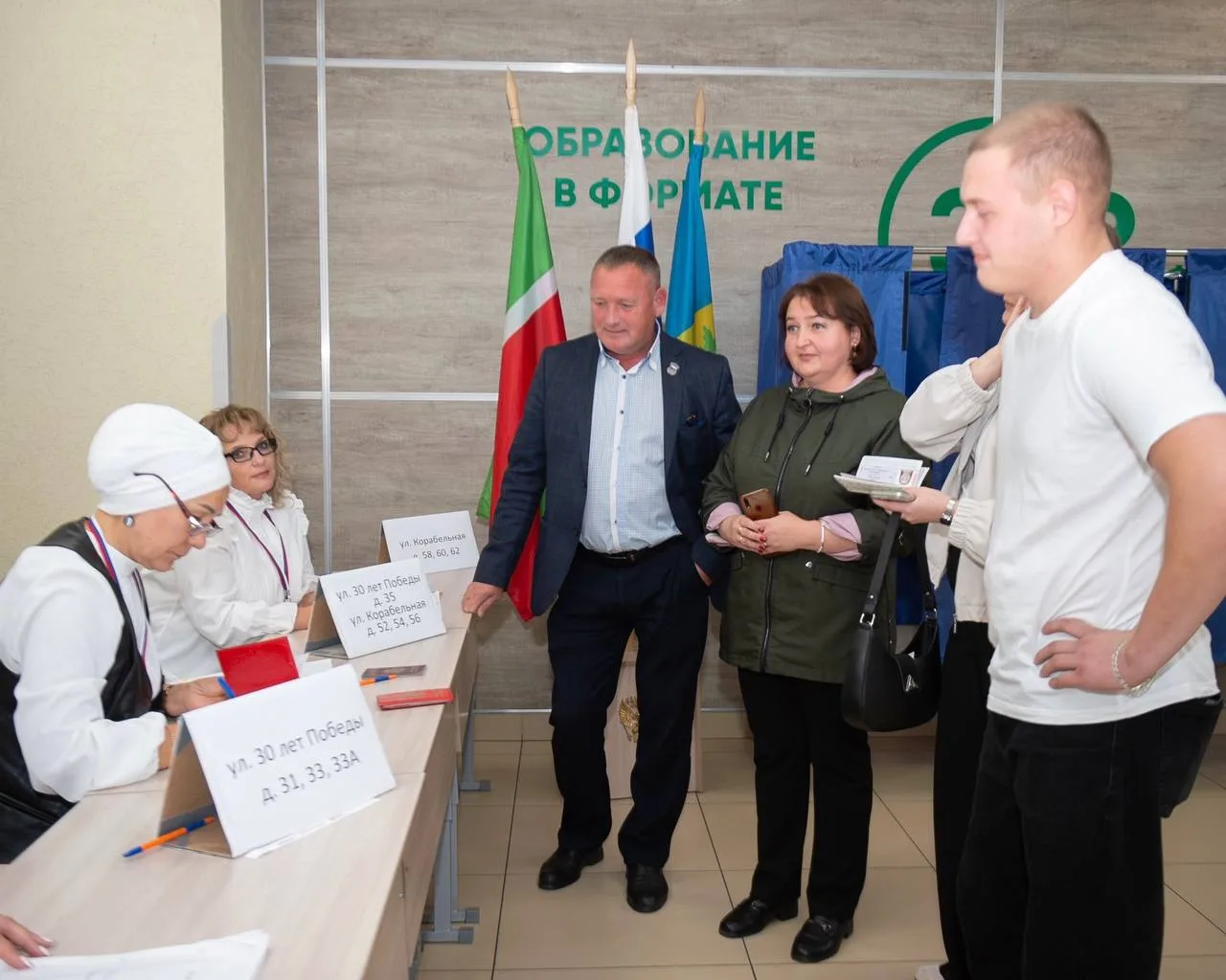 Сегодня избирательный участок № 2340 вместе с семьёй посетил заслуженный тренер России,...