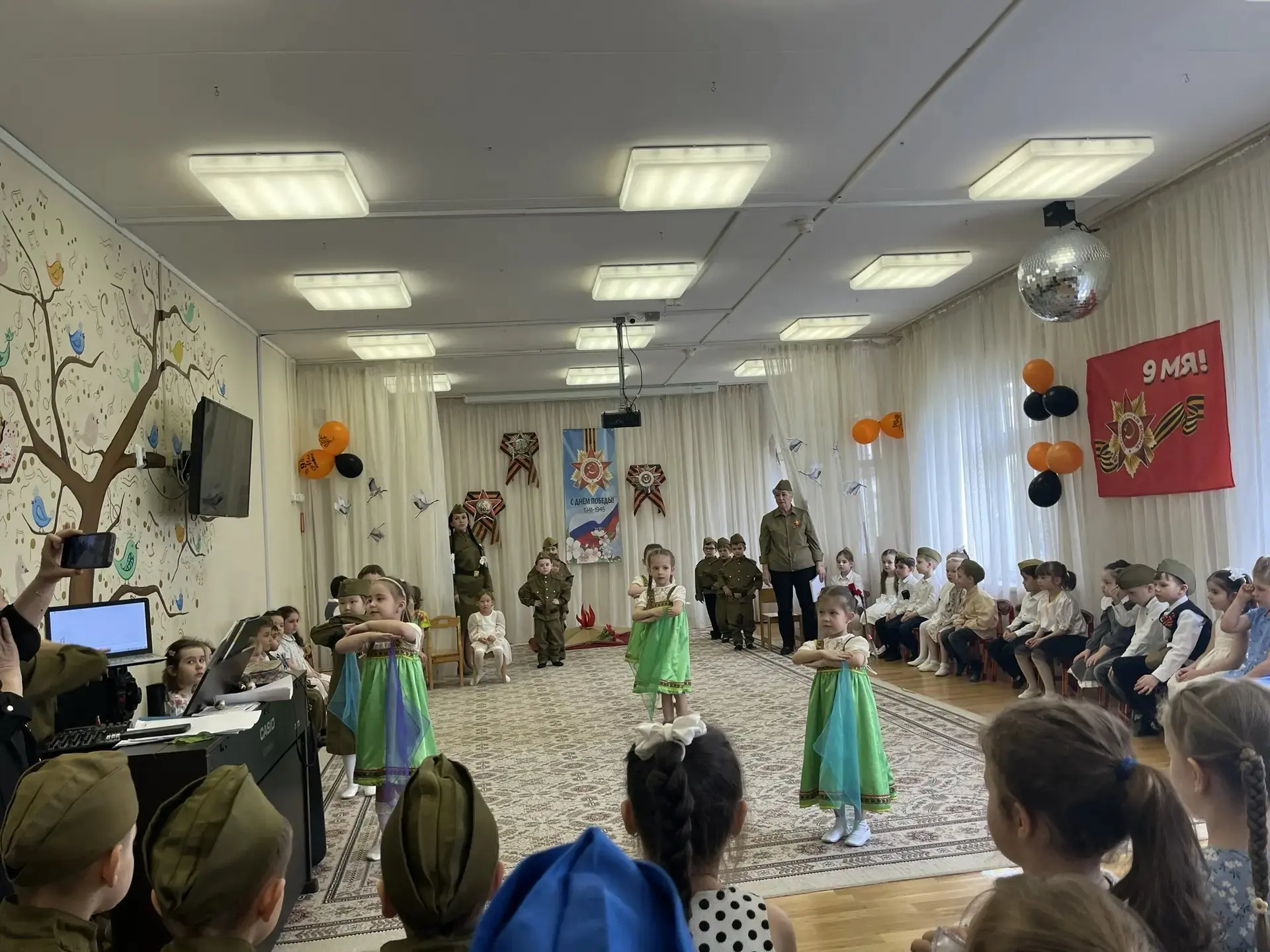 В дошкольных отделениях МБОУ СОШ 19 торжественно прошли праздничные мероприятия, посвященные Дню Поб