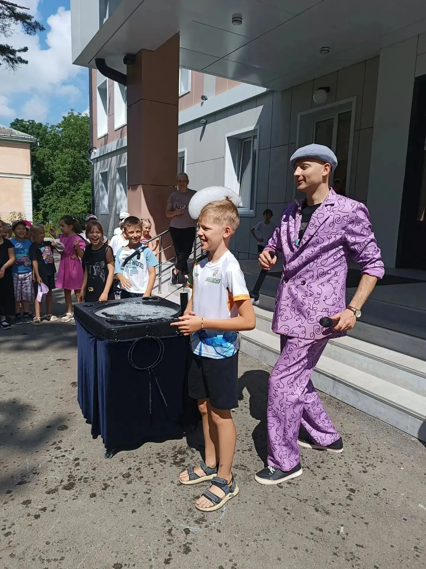 «Солнышко» не даёт скучать!!!! ✨
🫧 Мы начали утро с "Шоу мыльных пузырей" — они были везде: огромны