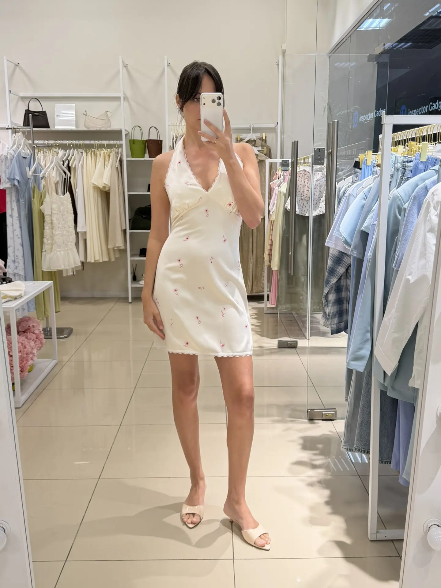 ВАУ 🤩 
Что за роскошество к нам приехало?!🩷🌸

▫️Платье - 3.500₽
Размер: 42; 44

▫️Мюли - 2.990₽ 
