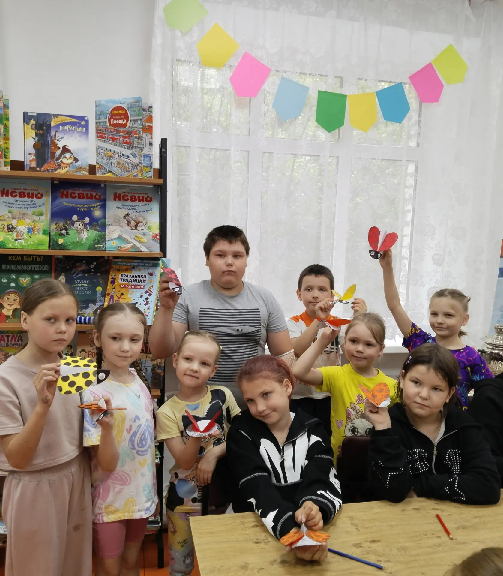 👩🏻‍🤝‍👨🏼 Девчонки и мальчишки из пришкольного лагеря шумно и весело отметили День божьих коровок