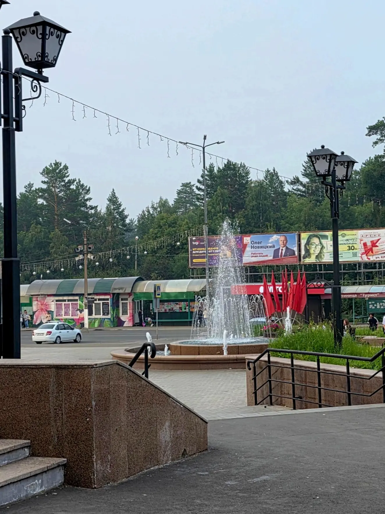 Торжественна площадь и в будний день